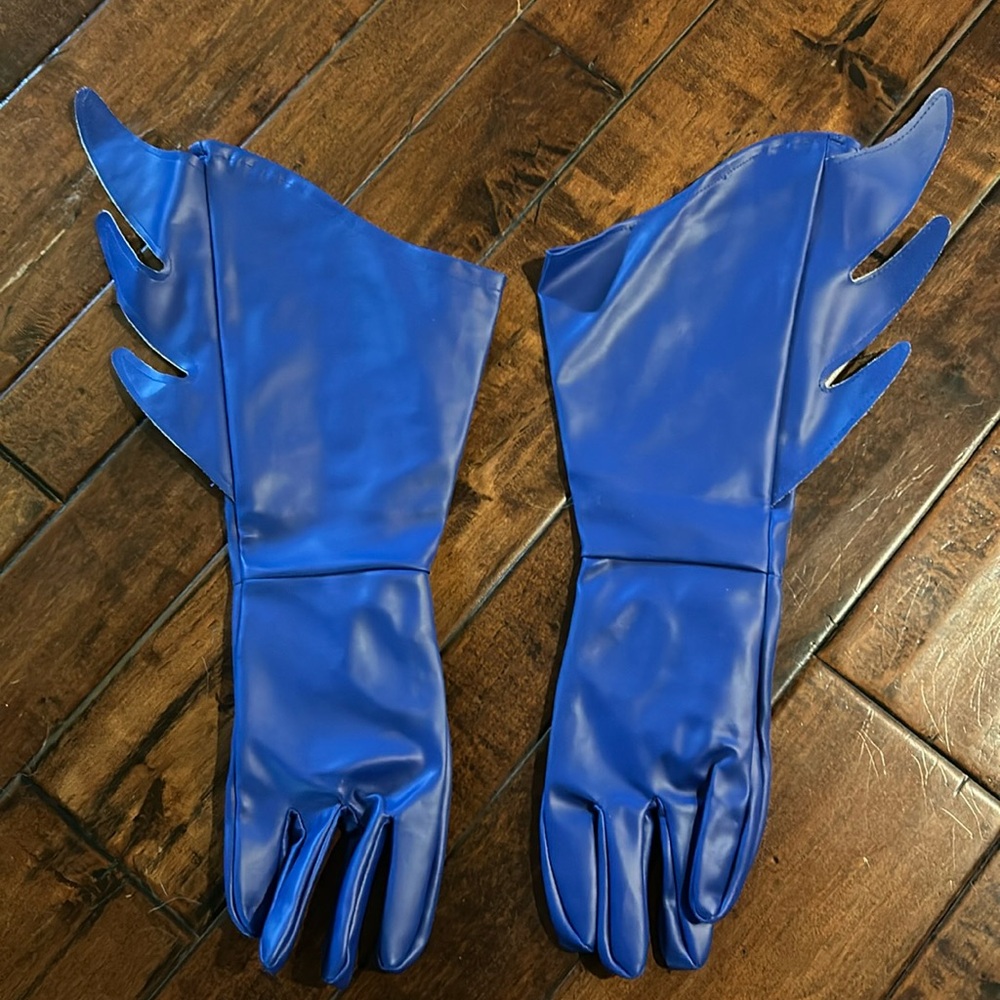 Batman gloves, Adam West style